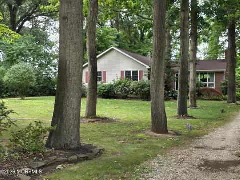 15 La Valley Dr, Manalapan, NJ 07726