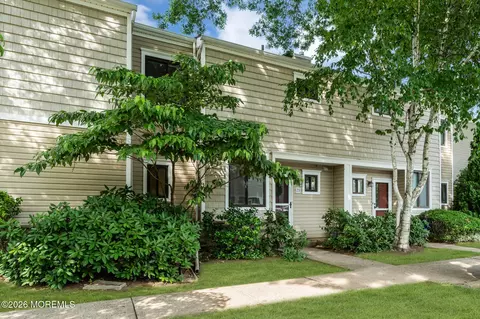 21 Carol Ct, Tinton Falls, NJ 07724