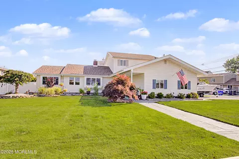 212 Riviera Dr, Toms River, NJ 08753