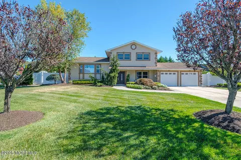 38 Holly Dr, Parlin, NJ 08859