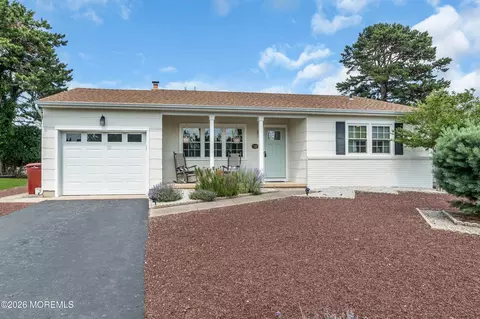 18 Norway Rd, Toms River, NJ 08757