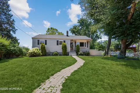 19 Vanada Dr, Tinton Falls, NJ 07753