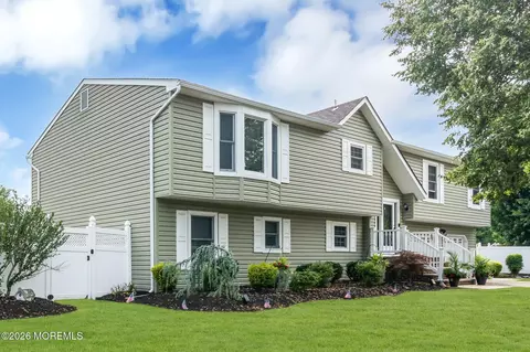 46 Cherry Bend Dr S, Howell, NJ 07731