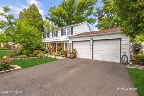 53 Maxwell Ln, Manalapan, NJ 07726
