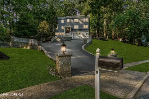 9 Ramsey Rd, Middletown, NJ 07748