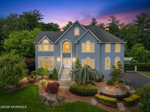 9 Landmark Ln, Marlboro, NJ 07746
