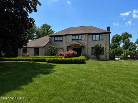 2 Candlelight Dr, Holmdel, NJ 07733