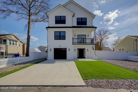 Exterior - 5 Shore Pine Dr, Brick, NJ 08723 photo 3 of 7