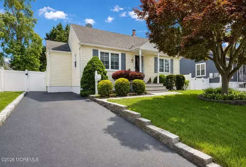 50 Collins Ave, Middletown, NJ 07748