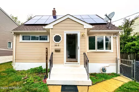 302 Edgeview Rd, Keyport, NJ 07735