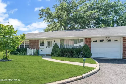 455 Portsmouth Dr # B, Lakewood, NJ 08701