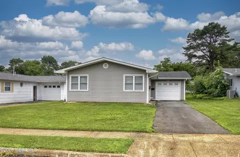 13 Clay Cir, Brick, NJ 08724
