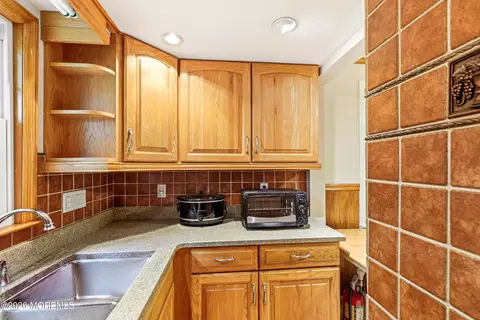 Kitchen - 23 Spring St, Jackson, NJ 08527 photo 2 of 3