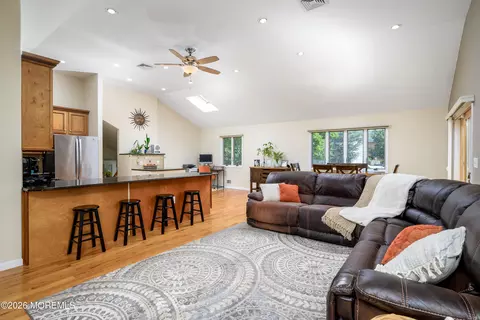 2 Willow St, Port Monmouth, NJ 07758