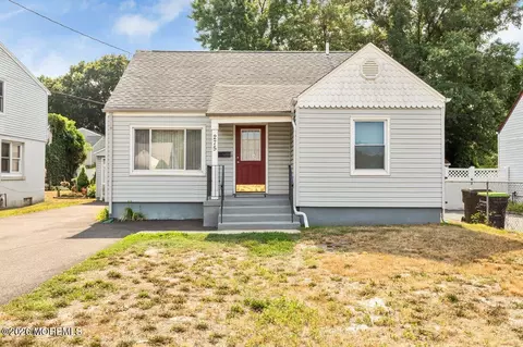 275 Laurel Ave, Keansburg, NJ 07734