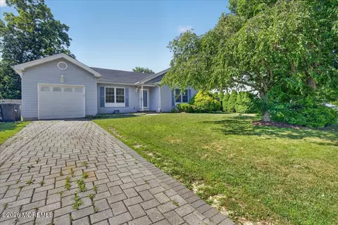 117 Inboard Ave, Manahawkin, NJ 08050