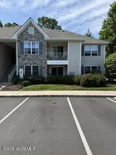 402 Wedgewood Cir, Belford, NJ 07718