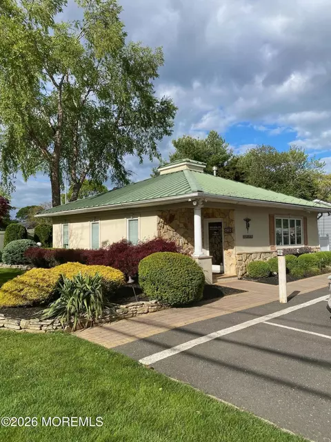 838 Beaver Dam Rd, Point Pleasant, NJ 08742