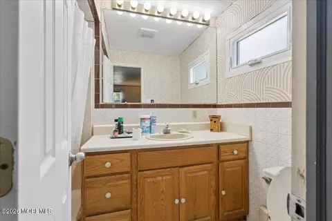 Other - 42 Walnut St, Edison, NJ 08817 photo 6 of 8