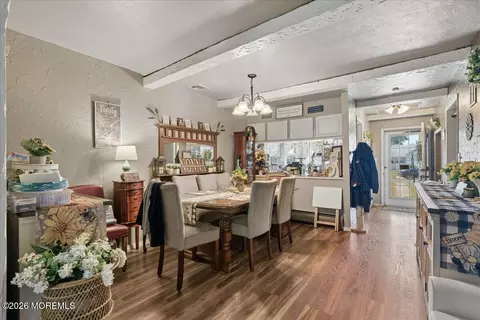 Dining - 42 Walnut St, Edison, NJ 08817 photo 2 of 2
