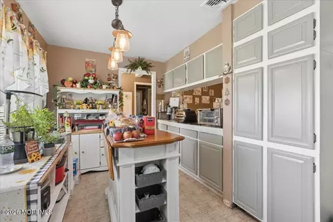 Kitchen - 42 Walnut St, Edison, NJ 08817 photo 3 of 4