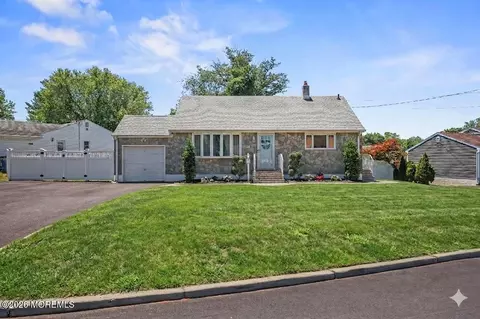 10 Rosemary Dr, Hazlet, NJ 07730
