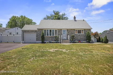 10 Rosemary Dr, Hazlet, NJ 07730