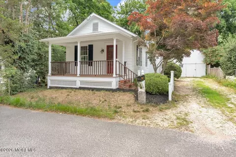 6 Haggers Ln, Fair Haven, NJ 07704