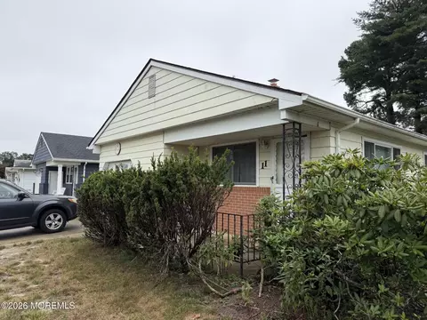 11 Vail St, Toms River, NJ 08757