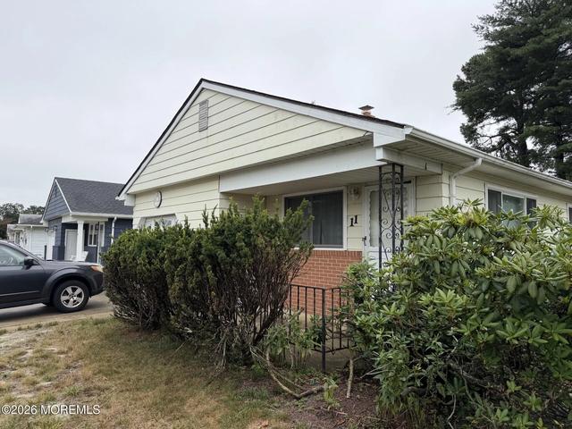 11 Vail St, Toms River, NJ 08757