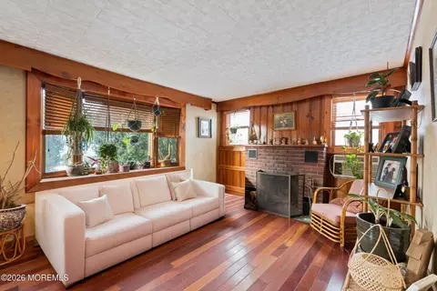 Living - 12 Thompson Ave, Leonardo, NJ 07737 photo 2 of 5