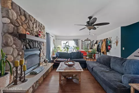 Living - 12 Thompson Ave, Leonardo, NJ 07737 photo 5 of 5