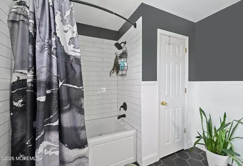 Bath - 12 Thompson Ave, Leonardo, NJ 07737 photo 5 of 5