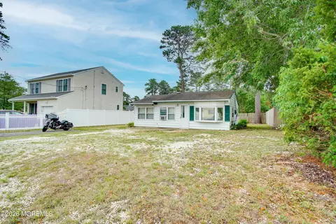 Exterior - 117 Beach Blvd, Forked River, NJ 08731 photo 3 of 5