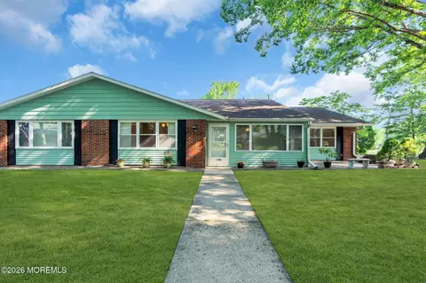 188 Sterling Ct # B, Lakewood, NJ 08701