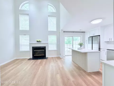 1 Whitemarsh Dr, Manalapan, NJ 07726