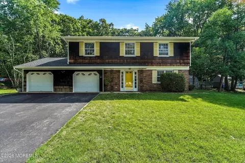 36 Old Bridge Dr, Howell, NJ 07731