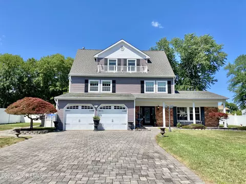 327 Barcelona Dr, Toms River, NJ 08753