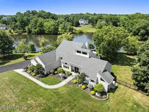 31 Highland Ridge Rd, Manalapan, NJ 07726