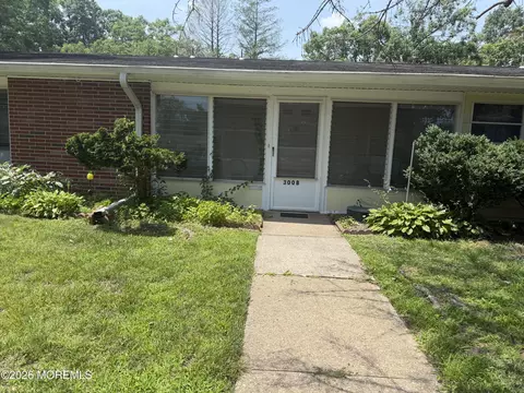 300 W Malvern Ct # B, Lakewood, NJ 08701