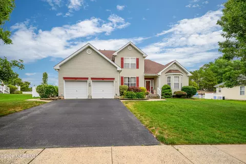 37 Hannah Lee Rd, Barnegat, NJ 08005