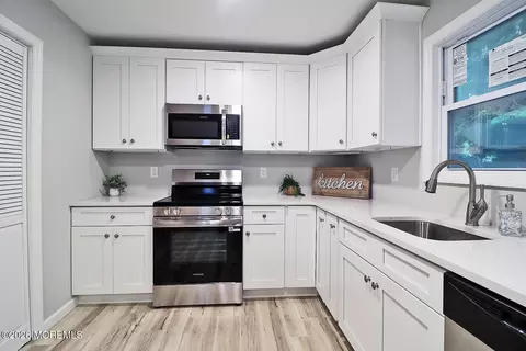 11 Pomona Dr, Barnegat, NJ 08005
