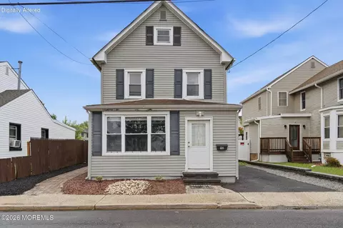 90 Fulton St, Keyport, NJ 07735