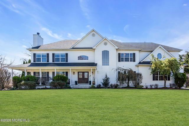 4 Susan Ct, Farmingdale, NJ 07727