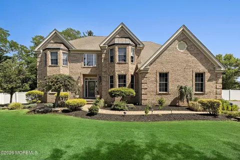 23 Taylors Run, Tinton Falls, NJ 07712