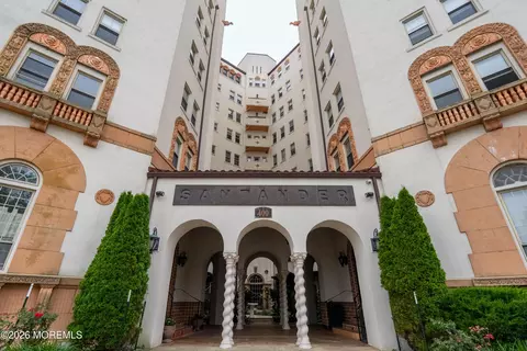 400 Deal Lake Dr #4E, Asbury Park, NJ 07712
