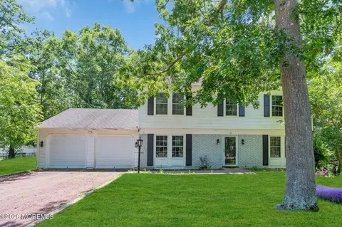 3 Riverwood Ct, Toms River, NJ 08757