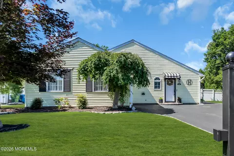 9 Colonial Dr, Tinton Falls, NJ 07753