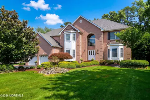 338 Valley View Cir, Freehold, NJ 07728