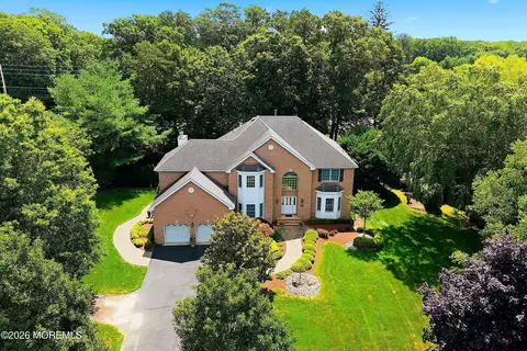 338 Valley View Cir, Freehold, NJ 07728